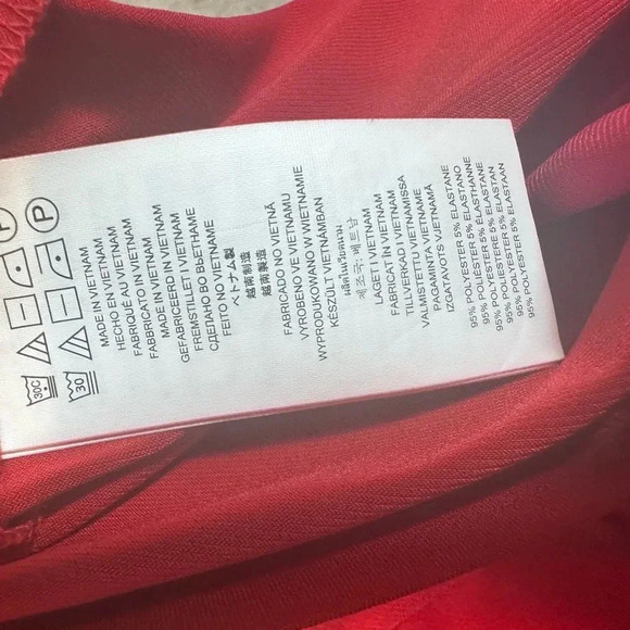 Michael Kors red long sleeve top with gold bar size small - Picture 8 of 8